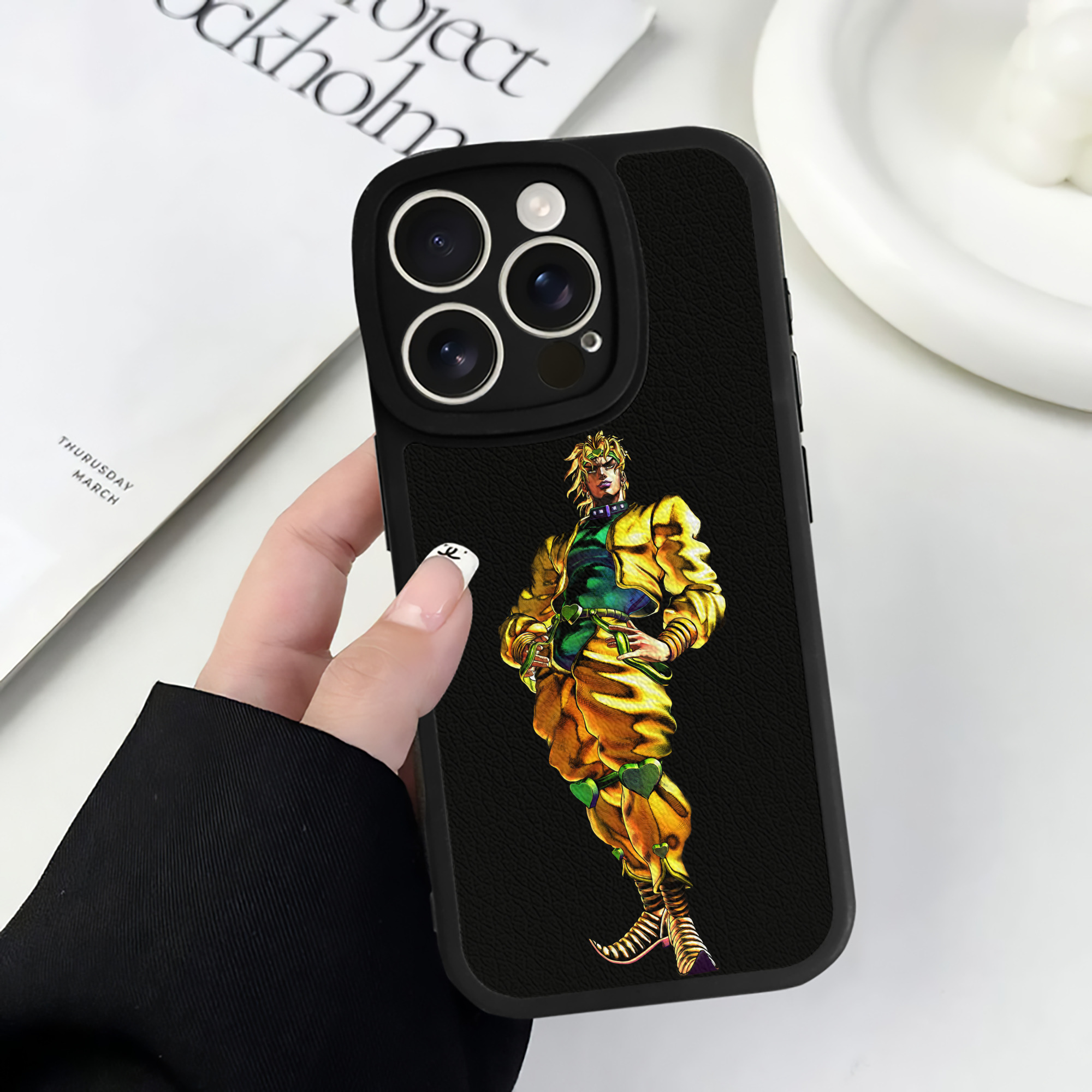 （画像用） ジョジョの奇妙な冒険 ディオ?ブランドー JoJo's Bizarre Adventure Dio Brando 【iPhone 16シリーズ対応】シリコンスマホケース（レザー調） 材質：シリコン